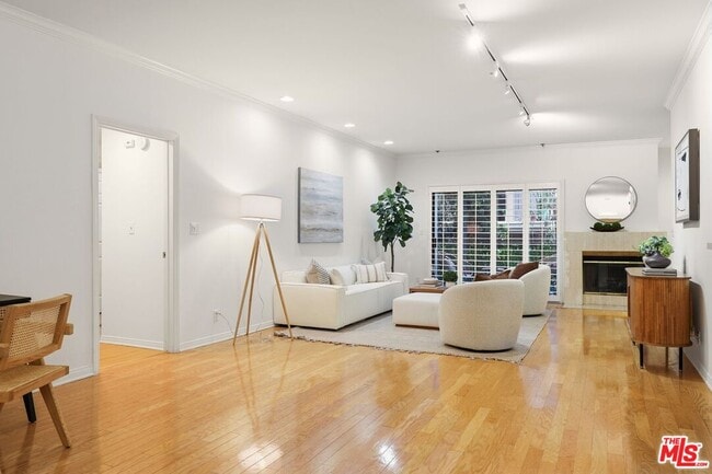 11737 Darlington Ave in Los Angeles, CA - Building Photo - Building Photo