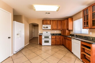 10653 W Poinsettia Dr in Avondale, AZ - Building Photo - Building Photo