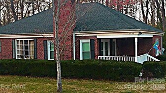 3235 Archdale Dr in Charlotte, NC - Building Photo