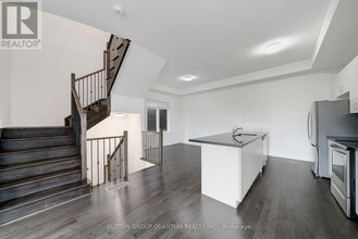 1401 Clarriage Ct in Milton, ON - Building Photo - Building Photo