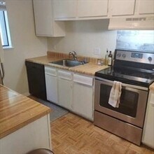 34 Village Hill Ln in Natick, MA - Building Photo - Building Photo