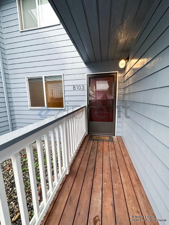 31080 State Rte 20 in Oak Harbor, WA - Building Photo - Building Photo