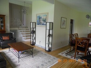 17 Tirrell Cres, Unit 1 in Chestnut Hill, MA - Building Photo - Building Photo