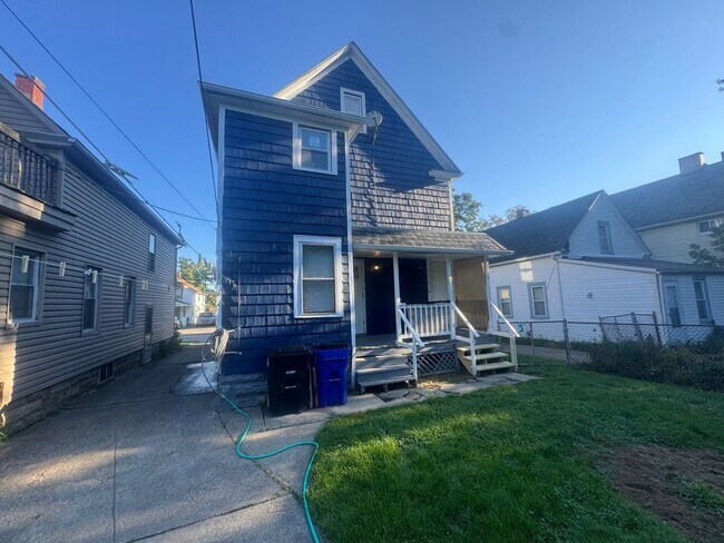2807 Roanoke Ave in Cleveland, OH - Building Photo - Building Photo