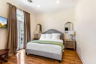 1208 Carondelet St in New Orleans, LA - Building Photo - Building Photo