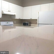 11320 Aristotle Dr in Fairfax, VA - Building Photo - Building Photo