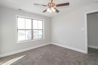1000-102 Henry Place Blvd in Clarksville, TN - Building Photo - Building Photo