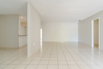 10724 SW 144th Ct in Miami, FL - Building Photo - Building Photo