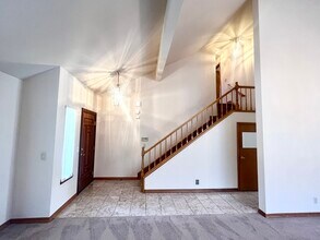 1305 Manzano Way in Sacramento, CA - Building Photo - Building Photo