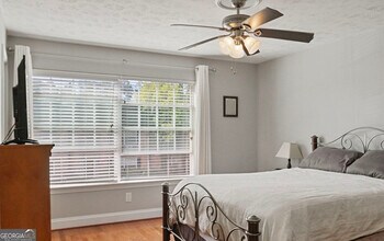 6980 Roswell Rd in Atlanta, GA - Building Photo - Building Photo