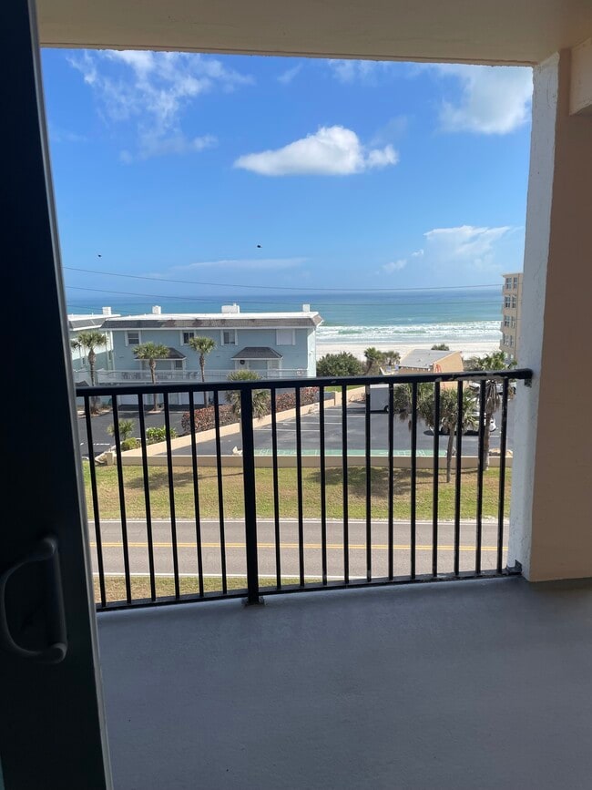 30 Inlet Harbor Rd, Unit Tidewater in Ponce Inlet, FL - Foto de edificio - Building Photo