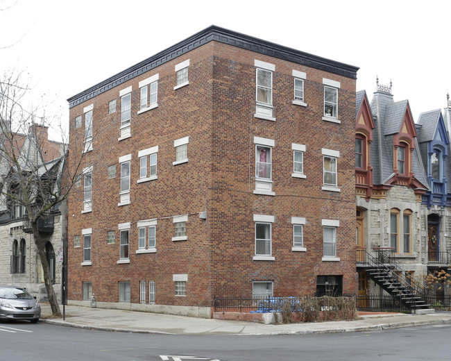 255 du Square-Saint-Louis in Montréal, QC - Building Photo - Primary Photo