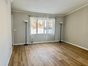 21600 Whittington St in Farmington Hills, MI - Building Photo - Building Photo