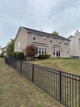 1028 Pierpoint Ln in St. Charles, MO - Foto de edificio - Building Photo