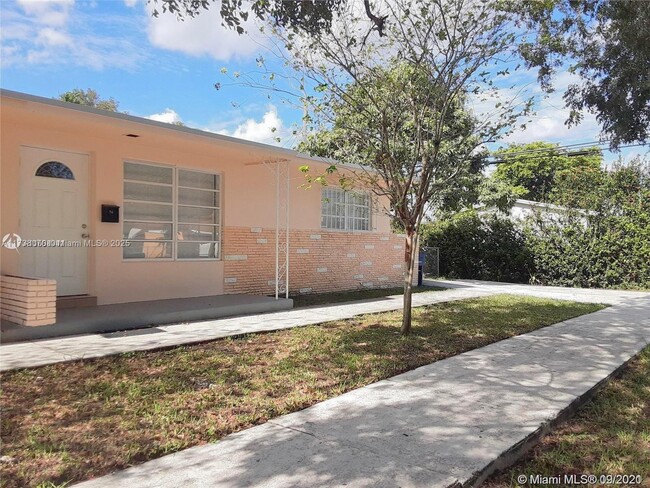 property at 412 SW 10th St