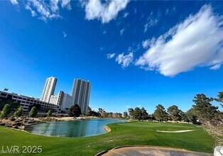 3045 Pinehurst Dr in Las Vegas, NV - Building Photo - Building Photo