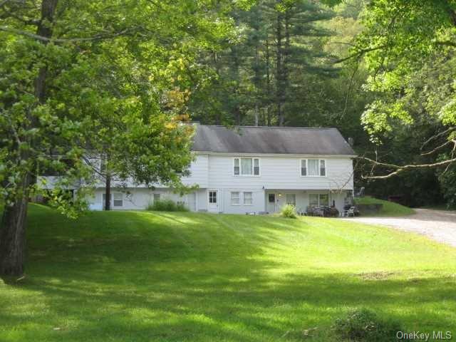 525 Lake Rd, Unit 1 in Pine Plains, NY - Building Photo