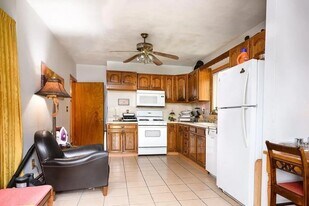 469 Windsor St, Unit 1 in Cambridge, MA - Building Photo