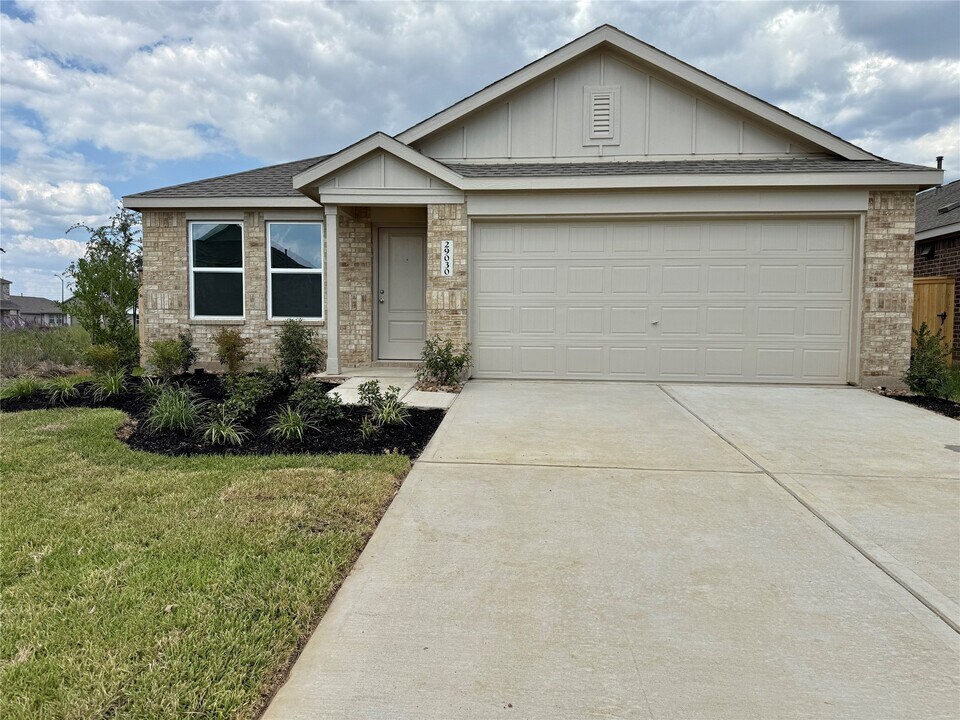 29030 Grazing Plns Ln in Hockley, TX - Building Photo