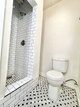 412 S Lake St, Unit 405 in Los Angeles, CA - Building Photo - Building Photo