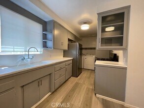 2542 N Brighton St in Burbank, CA - Building Photo - Building Photo