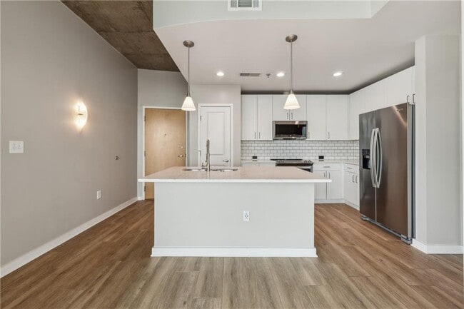 250 Pharr Rd NE in Atlanta, GA - Building Photo - Building Photo