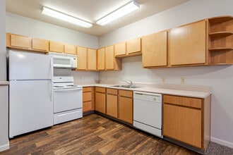 Englewood Vista in Gladstone, MO - Foto de edificio - Building Photo