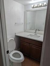 2245 Lyme Bay Dr in Orlando, FL - Building Photo - Building Photo