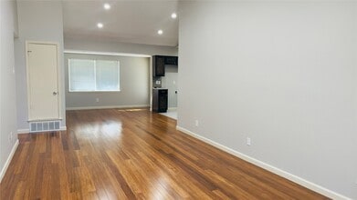 12117 Sunland St in Dallas, TX - Building Photo - Building Photo