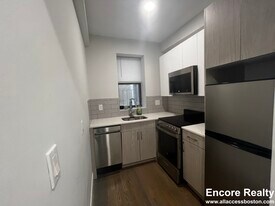 19 Peterborough St, Unit 11 in Boston, MA - Building Photo