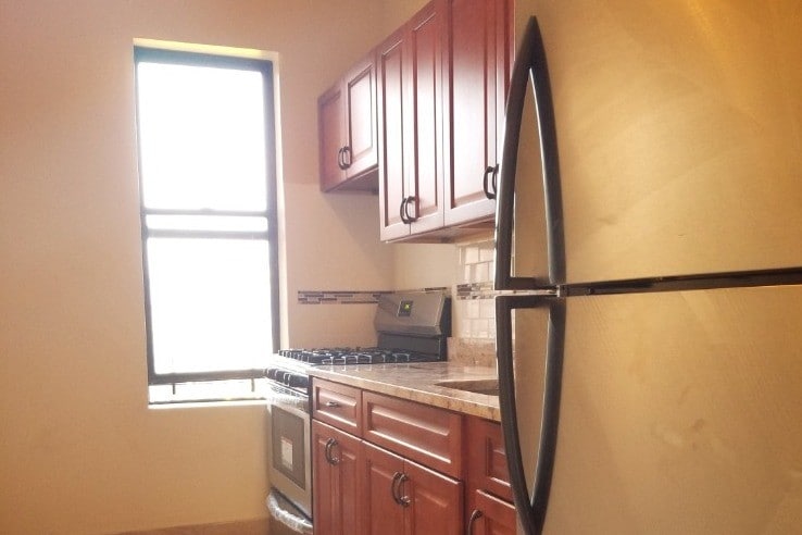 367 E 201st St in Bronx, NY - Building Photo