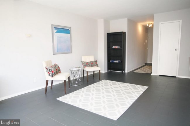 2401 H St NW, Unit 504 in Washington, DC - Building Photo - Building Photo