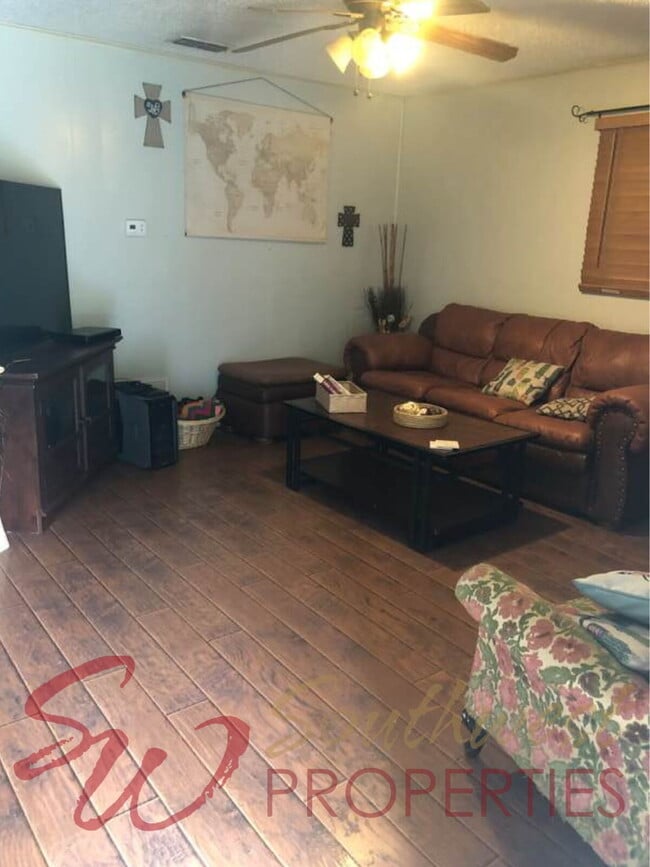 726 N Barton Ave in Stephenville, TX - Building Photo - Building Photo