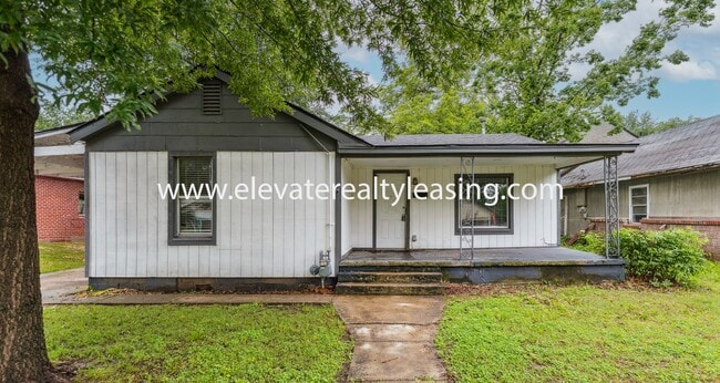 property at 219 W 4th St