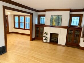 2713 E Oklahoma Ave, Unit Lower in Milwaukee, WI - Foto de edificio - Building Photo