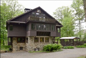 54 Glen Lake Rd in Sparta, NJ - Building Photo