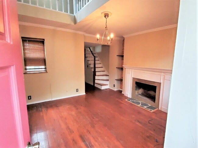 2104 E Lombard St in Baltimore, MD - Foto de edificio - Building Photo
