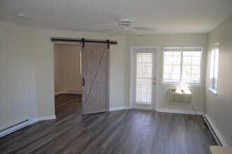 50 Myano Ln in Stamford, CT - Foto de edificio - Building Photo