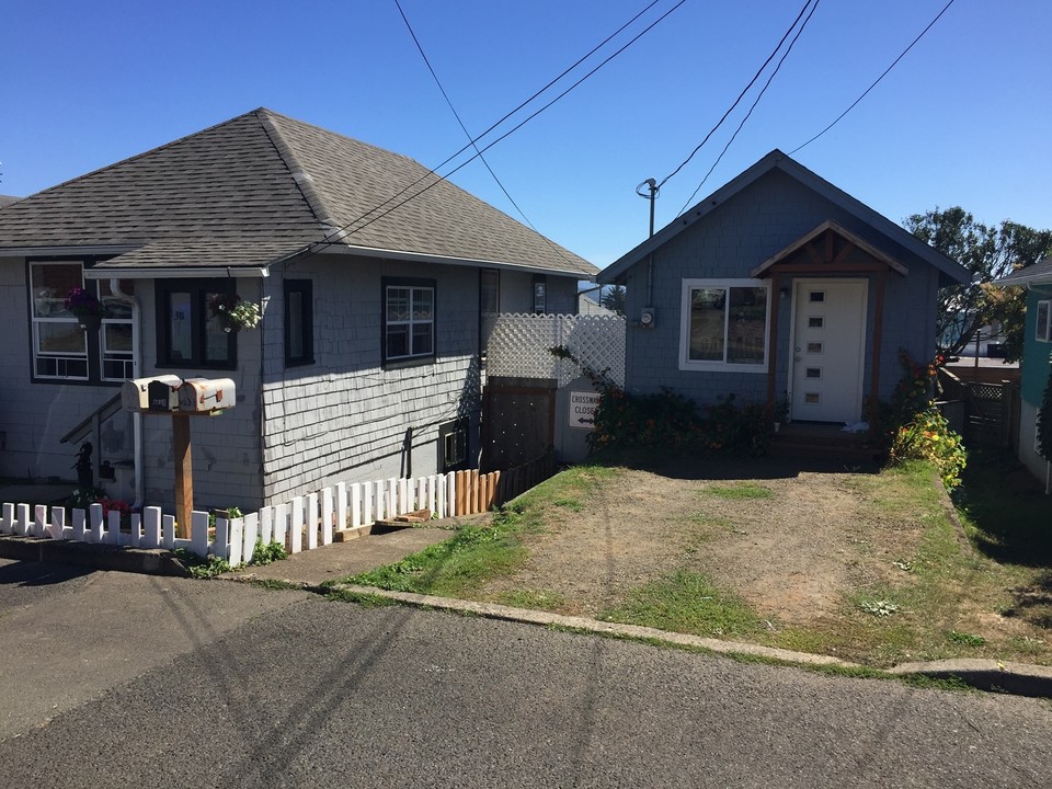 443 SW 7th St in Newport, OR - Building Photo