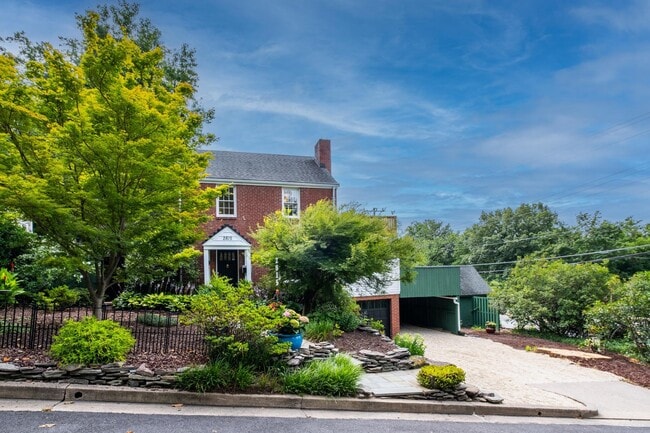 property at 2815 S Ives St