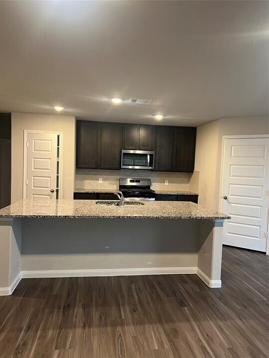 5206 Briana Dee Dr in Rosharon, TX - Building Photo