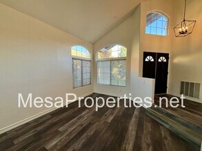 14226 Remington Ct in Fontana, CA - Building Photo - Building Photo