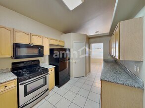 8340 Spruce Meadows Ave in Las Vegas, NV - Building Photo - Building Photo