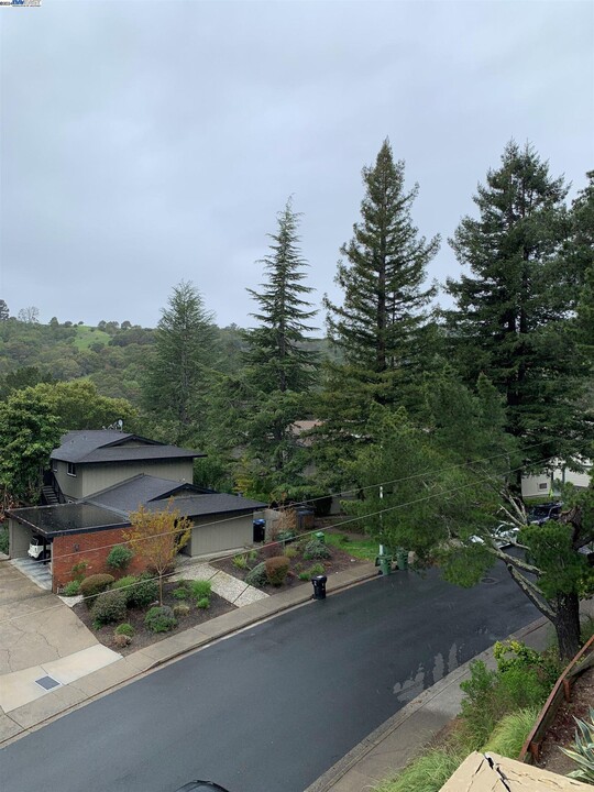 124 Ascot Ct in Moraga, CA - Foto de edificio