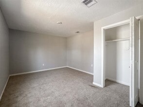 7703 McHenry St in Houston, TX - Building Photo - Building Photo