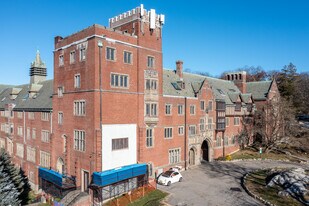 Chateau Rive Apartments in Peekskill, NY - Building Photo