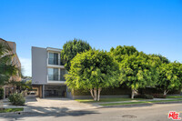 1827 S Barrington Ave in Los Angeles, CA - Foto de edificio - Building Photo