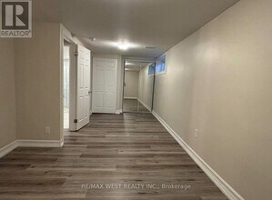 4 Dantek Ct in Brampton, ON - Building Photo - Building Photo