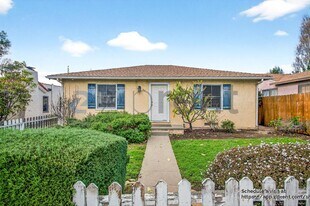 61 S Katherine Dr in Ventura, CA - Building Photo