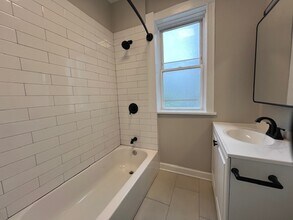 3853 W Palmer St, Unit 1E in Chicago, IL - Foto de edificio - Building Photo
